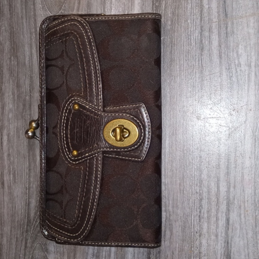 Coach Signature Vintage Kiss Lock And Multi Colored Interior Trifold Wallet - Picture 6 of 13